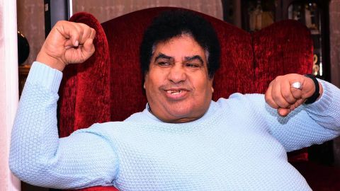 أحمد عدوية يتحسس جسد الراقصة ديانا.. وقصة قطع عضوه الذكري تعود للواجهة!