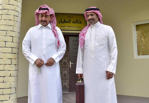 حبيب الحبيب يطل على الجمهور بشعر مستعار ومكياج نسائي والسبب بدر خلف!