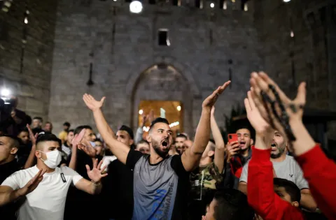Palestinians Celebrate Israeli Police Withdrawal From Jerusalem's Damascus Gate 
