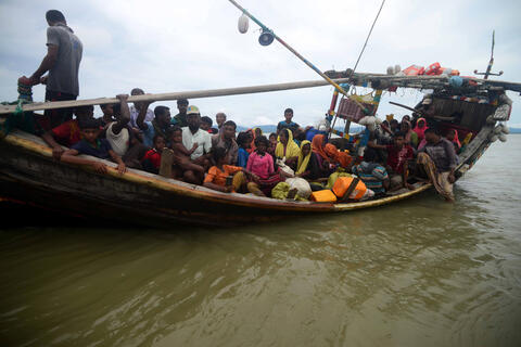 UNHCR Officials Visit Rohingya Camp on Remote Bangladeshi Island