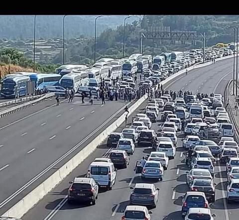 الاحتلال يمنع الفلسطينيين من الوصول للاقصى والمقدسيون ينقلوهم بسياراتهم