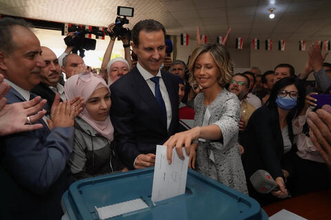 الاسد يدلي بصوته في دوما ويخاطب الغرب: رأيكم لا يهمنا