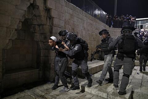 Israeli Forces Continue Attacks on Palestinians at Damascus Gate