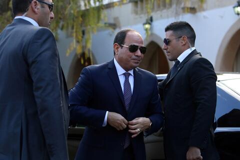 مصدر للبوابة: السيسي الى ابو ظبي للتوسط بين الامارات والجزائر بشان القمة العربية