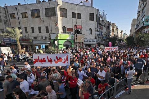 توقيف محتجين على مقتل نزار بنات وتدهور صحة الصحفي الريماوي بسجون السلطة
