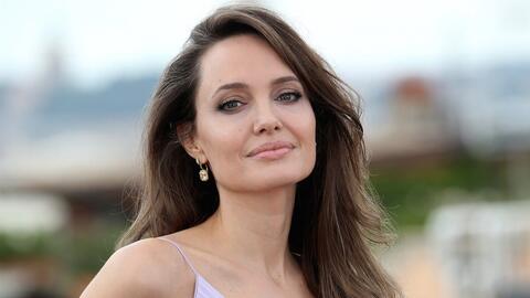 مواهب مشاهير هوليوود الخفيّة.. وأنجلينا جولي الأكثر غرابة!