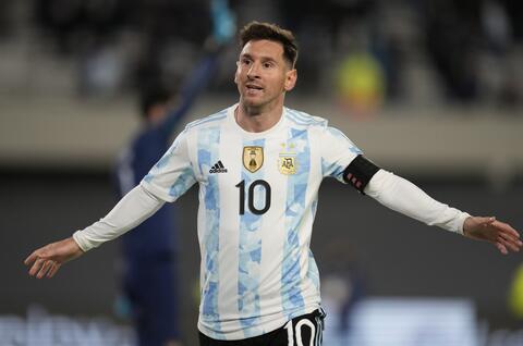 تيباس: بقاء ميسي مع برشلونة كان ممكناً