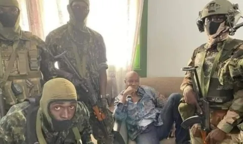 غينيا.. زعيم الإنقلاب يمنع الوزراء والمسؤولين من مغادرة البلاد