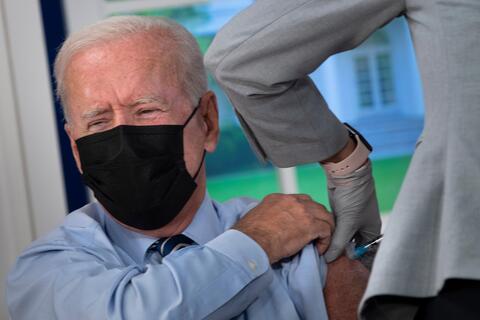 US Covid-19 Deaths Exceeds 700,000