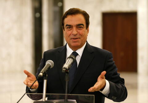 لبنان يتبرأ من تصريحات جورج قرداحي.. وامير سعودي: هل تظننا حمقى