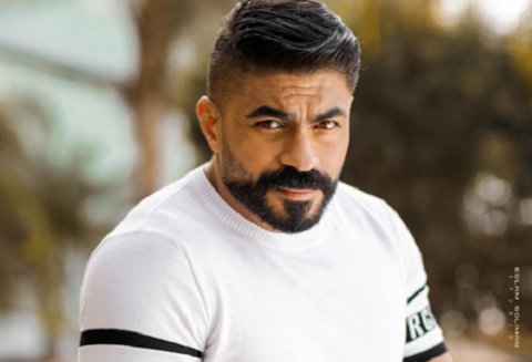 خالد سليم يتألق ببدلة مرصعة بالألماس في افتتاح مهرجان الجونة
