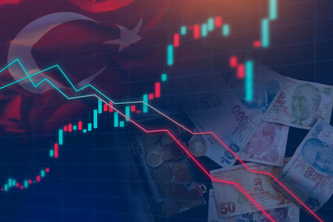 الليرة التركية تتجه إلى مستوى قياسي منخفض جديد 