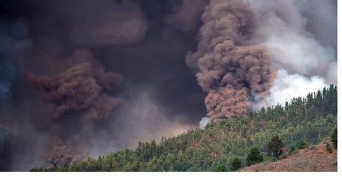 The La Palma Volcano Continues to Spew Lava With Endless Tremors 