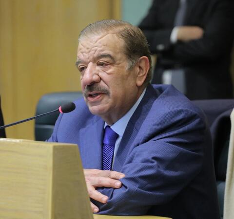 معارك في البرلمان الاردني والرئيس لنائب: اخرس واطلع بره.. فيديو