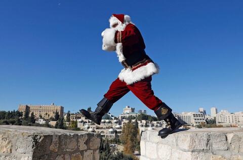 العالم يحتفل بعيد الميلاد المجيد للمرة الثانية في ظل كورونا