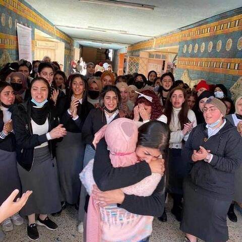 الأميرة مريم تزور زميلاتها في المعهد .. والدموع تسيطر على المشهد