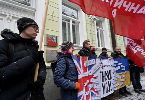 UK Warns Russia of Severe Economic Sanctions If it Invades Ukraine