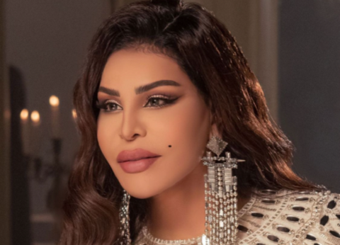 أحلام تخطف الأنظار بأحدث إطلالاتها بفستان وردي أنيق