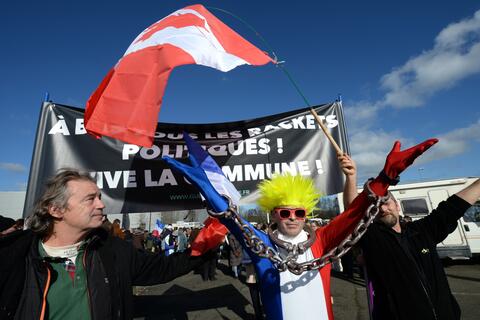 France Arrests 54 People Amid 'Freedom Convoy' Protest