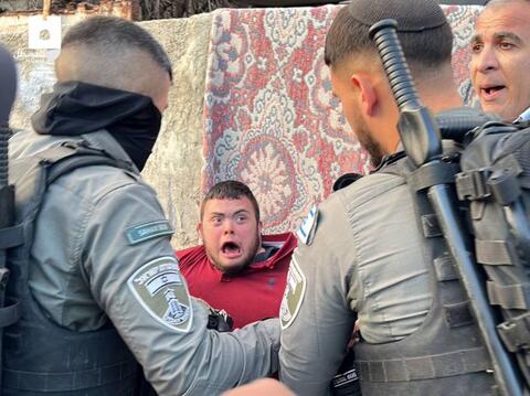 #Save Sheikh Jarrah: Palestinian With Crutches Stands up to The Israeli Police 