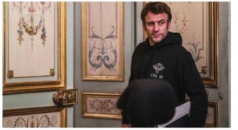 ماكرون على خطى زيلنسكي: لحية طويلة وقميص كوماندوس