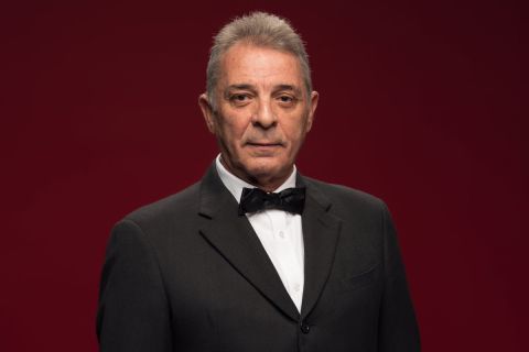 شاهد زوجة محمود حميدة بالحجاب في عرض فيلمه 