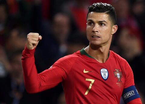كريستيانو رونالدو وجورجينا ينشران الصورة الأولى لطفلتهما.. وهذا اسمها