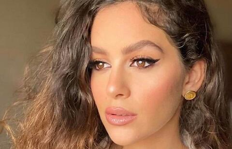 جميلة عوض تفاجىء جمهورها بظهورها مع والدتها