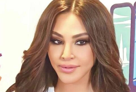 إليسا تبهر متابعيها بأحدث جلسة تصوير و تعلق: (الجمال اللبناني)