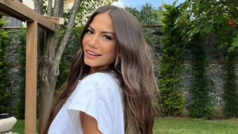 Demet Özdemir to Give Away one of Her Wedding Dresses