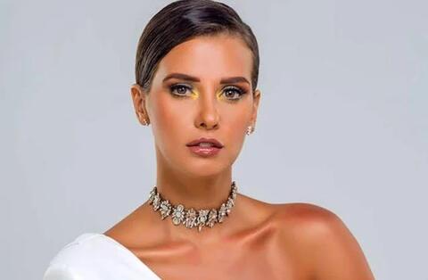 إيمان العاصي تفيض أنوثة في أحدث إطلالاتها