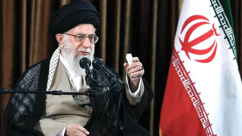Ayatollah Ali Khamenei : Iran will not give in to