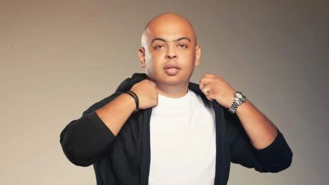 الفنانون في عزاء أمين العسال.. ونجله يبكي في أحضان مراد مكرم