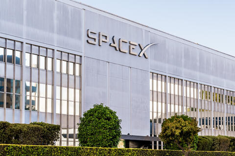 Saudi Arabia Buys 2 of SpaceX Astronaut Seats