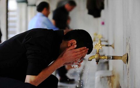 تفسير رؤية الوضوء في المنام تفصيلاً لأكبر المفسرين