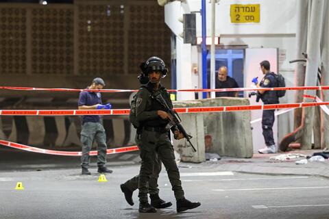 Israeli Forces Raid Palestinian Houses After Soldier is Killed 