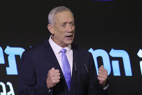 غانتس: سندمر لبنان إذا هاجم حزب الله 