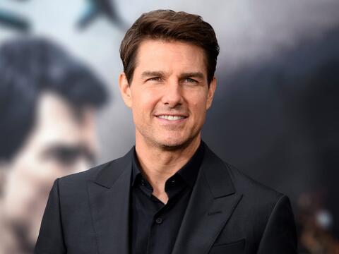 توم كروز يحتفل بنجاح فيلم Top Gun بطريقة جنونية ومثيرة