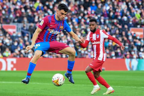 توقيت مباراة برشلونة وأتلتيكو مدريد في الدوري الإسباني والقنوات الناقلة