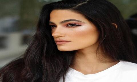تارا عماد و إطلالة ذهبية مبهرة في أحدث جلسة تصوير