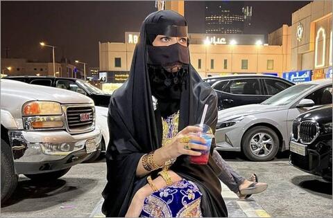 برفقة أبو سعد .. سارة الودعاني تبهر السعوديين في يوم التأسيس