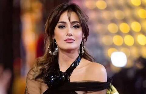 حلا شيحة تحذف صورها مع زوجها و تخلع الحجاب في عيد ميلادها