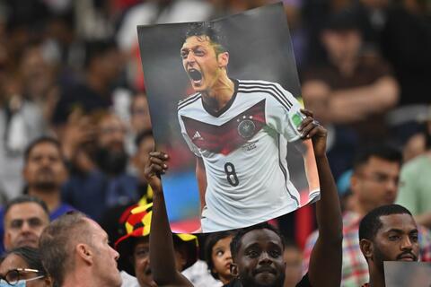 مسعود أوزيل يعلن اعتزاله