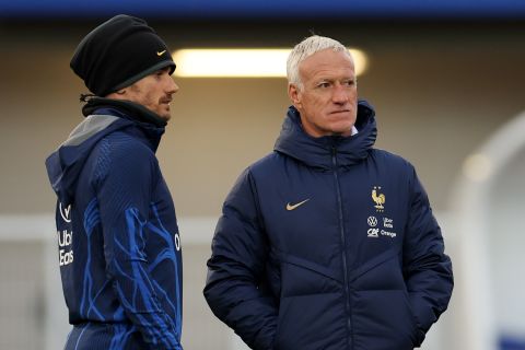 غريزمان يصدم عشاق منتخب فرنسا بهذا القرار 