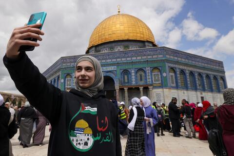 الاحتلال يعدم احد حراس الاقصى اثناء دفاعه عن فتاة فلسطينية