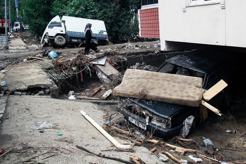 Turkey floods kill 5 in quake-hit provinces