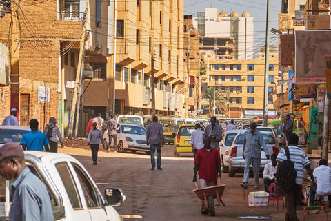 تقارير تكشف عن مكان الرئيس السوداني عمر البشير