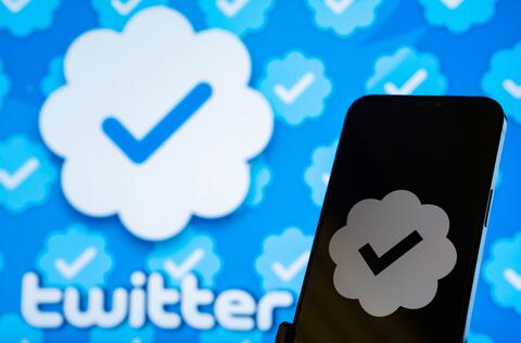 Twitter adds blue badges to posthumous profiles