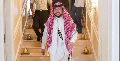 ثمانينية اردنية تضع بصمتها في عرس الامير حسين