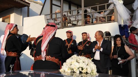 راغب علامة يبرر أزياء ابنه النسائية: (السبب جسمه و جماله!)
